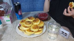 Пробую новую хлебопечку, делаю витаминный салат и сырники