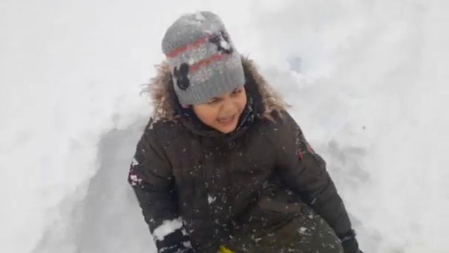 Сериал "Костя vs Хейтеров" Сезон 1 Серия 9: Зимние разборки смотреть онлайн