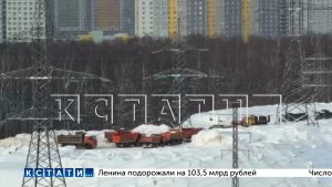 Сотни большегрузов ежедневно заваливают снегом с реагентами деревню Утечино