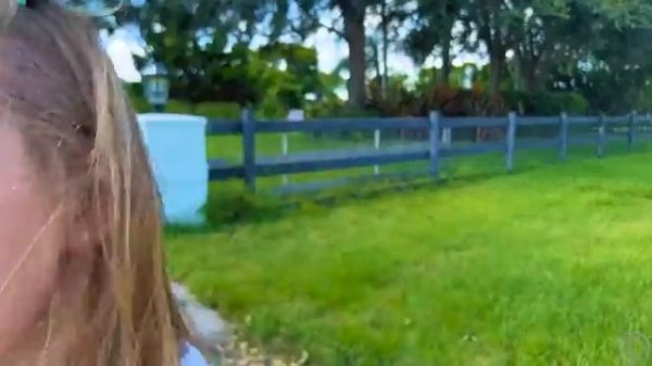 Настя получает подарки от подруги [get.gt]