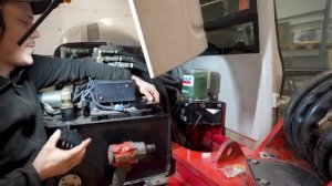 Исправление изношенных поворотных штифтов стрелы и установка центральной системы смазки