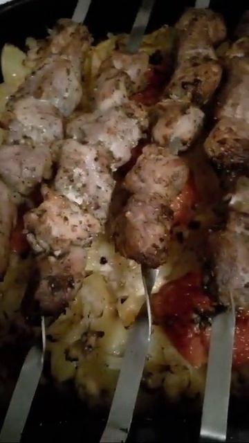 Шашлыки. Рецепты. В духовке. Шашлык по домашнему. Очень вкусно и бюджетно! Видеоролик 2. #Shorts смотреть онлайн