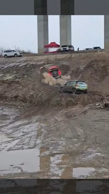 Кошки грязи не боятся! Главное не унывать и выбирать правильные тачки. BYD FangChengBao Leopard 5. смотреть онлайн