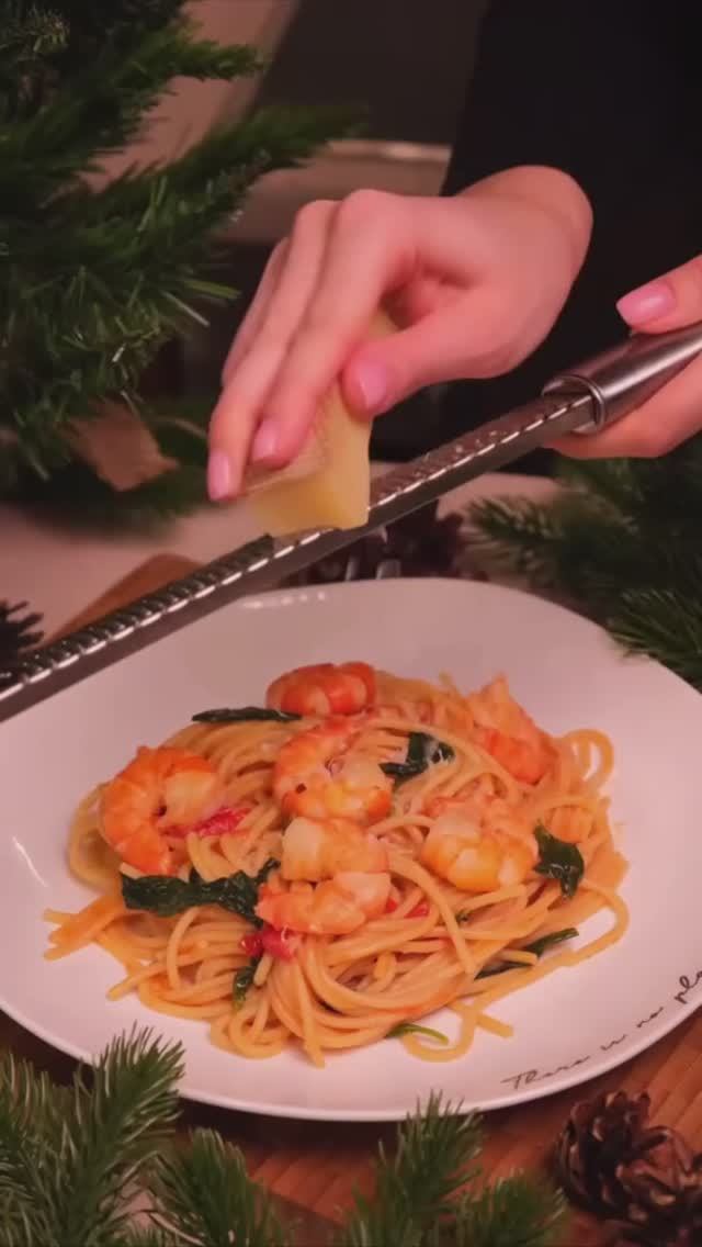 🍝 Паста с черри, базиликом и креветками #обеды #ужины #горячее смотреть онлайн
