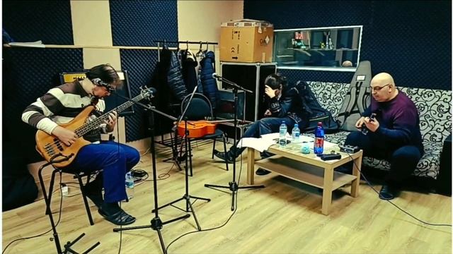 Илья(бас) и Иван Др.(гитара)-репетиция