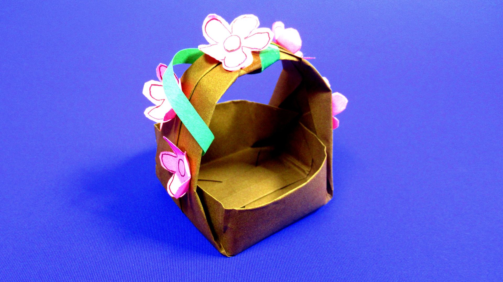 Как сделать оригами корзину из бумаги.Простые оригами своими руками