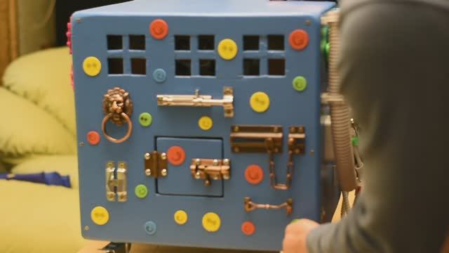 Бизикуб своими руками.Развивающая игрушка для детей своими руками.Bizikub смотреть онлайн