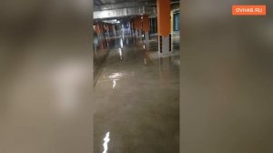 Выброс воды затопил подвал и паркинг высоток
