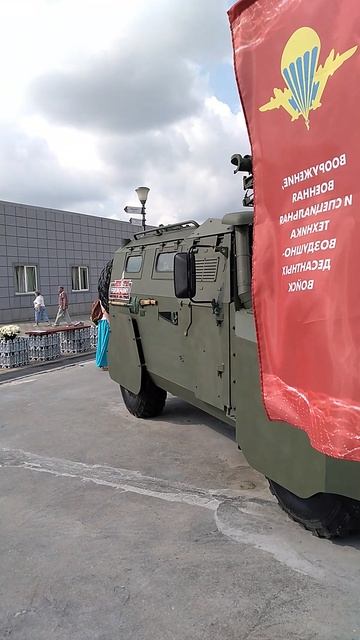 За годы эксплуатации на СВО автомобиль ТИГР М обзавёлся дополнительной защитой колес и противодронов смотреть онлайн