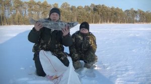 Зимняя Рыбалка! Поход с Ночёвкой в Палатке.