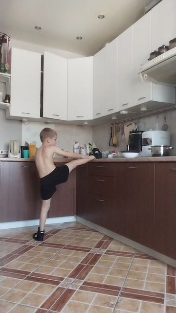 Растяжка ног