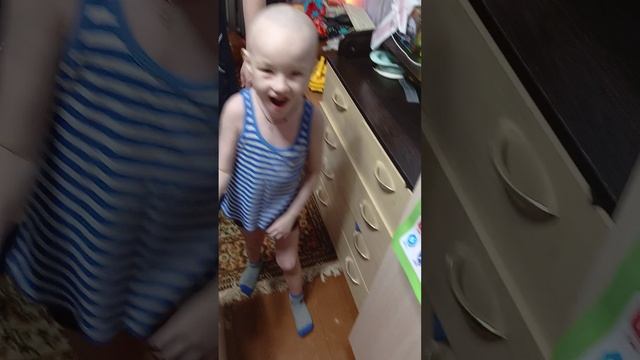 всем привет Макса сегодня постригли.