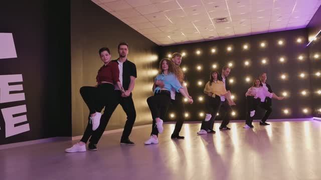 Уроки парных танцев Хастл для взрослых в Белгороде. Школа танцев Dance Life смотреть онлайн