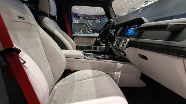 Mercedes-Benz Mercedes-AMG G 63 FL смотреть онлайн