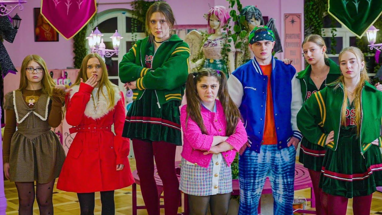 ℹ️ БИТВА за НОВЕНЬКОГО! БОЛЬШАЯ против МАЛЕНЬКОГО! - Леди Диана смотреть онлайн