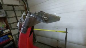 Двухсекционный козырек на хоботе снегоуборщика