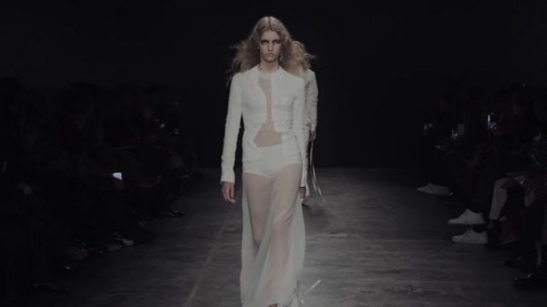 Показ женской коллекции Ann Demeulemeester весна-лето 2023