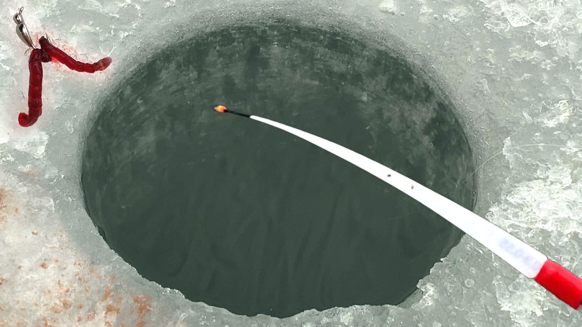 СЛАБОНЕРВНЫМ ВЫЙТИ...РЕАЛЬНЫЙ КРУПНЯК на КЛОПА! Удочка на пределе. Зимняя рыбалка 2026 смотреть онлайн