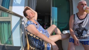 РЕАЛЬНАЯ жизнь в Таиланде без ПРЕКРАСС! ОТКРОВЕННЫЙ разговор и ЗАГАРАЕМ на балконе СВОЕЙ квартиры