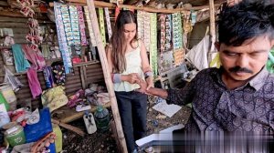 Впервые в жизни . Легендарному уличному парикмахеру делают точечные уколы