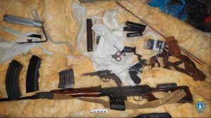 Полицейские Тамбова выявили подпольный арсенал с оружием, патронами, детонаторами и гранатами