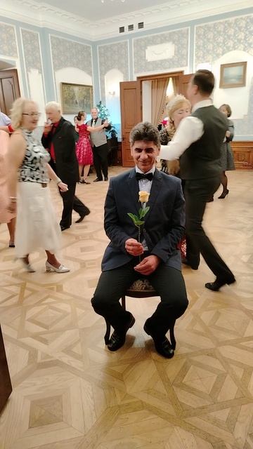 Танец с цветком 🌹 смотреть онлайн