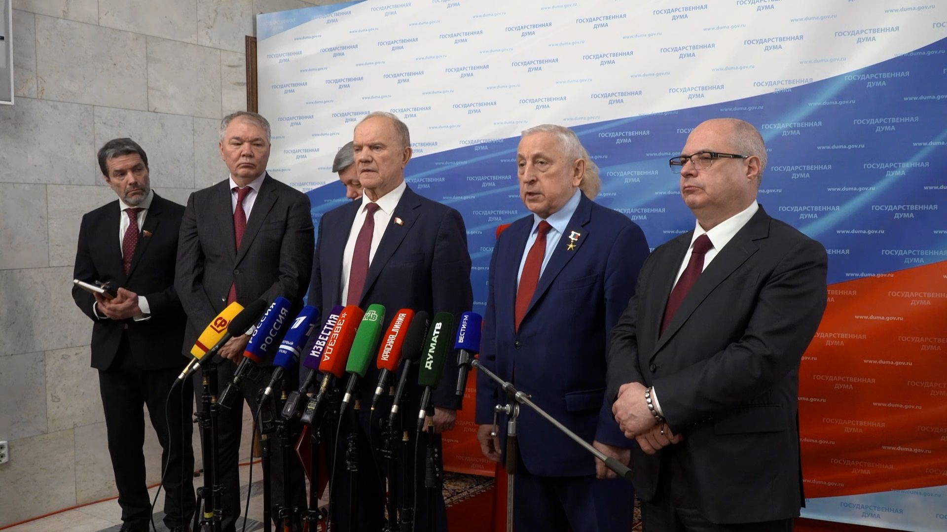 Брифинг по итогам встречи фракции КПРФ с Михаилом Мишустиным (03.02.2026) смотреть онлайн