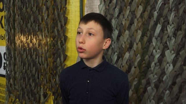 Лысковские школьники вместе с педагогами плетут маскировочные сети для нужд СВО смотреть онлайн