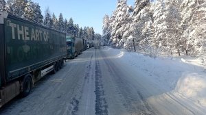Вышел на работу и попал в снежный плен. Огромные пробки на трассе М5 из за снегопада и гололёда.