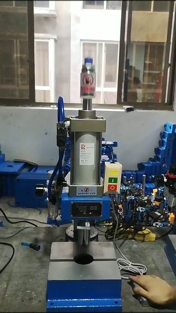 Пневматический пресс DT-63 смотреть онлайн