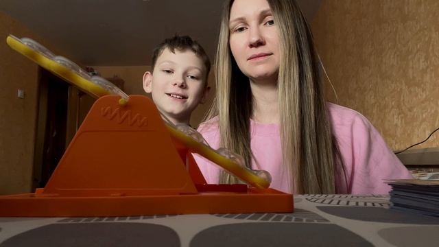 Играем в «жми кричи»/«туда сюда». Настольные игры для детей.