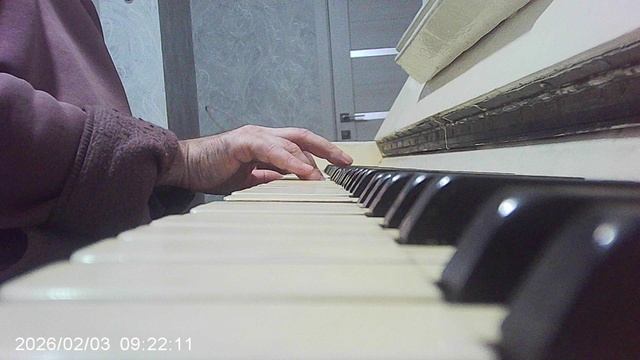 Пианино: импровизация исполнителя смотреть онлайн