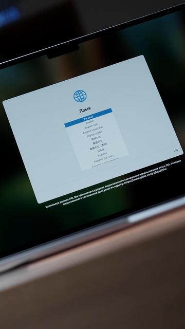 MacBook в цвете Silver — классика, актуальная в любое время. смотреть онлайн