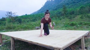 Девушка в одиночку строит бревенчатую хижину на плато. Деревянный пол. Серия 1. Хуан