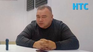 В Калининском районе Новосибирска спилили вековую ель. Жители вышли на протест. "Верните наши ели"