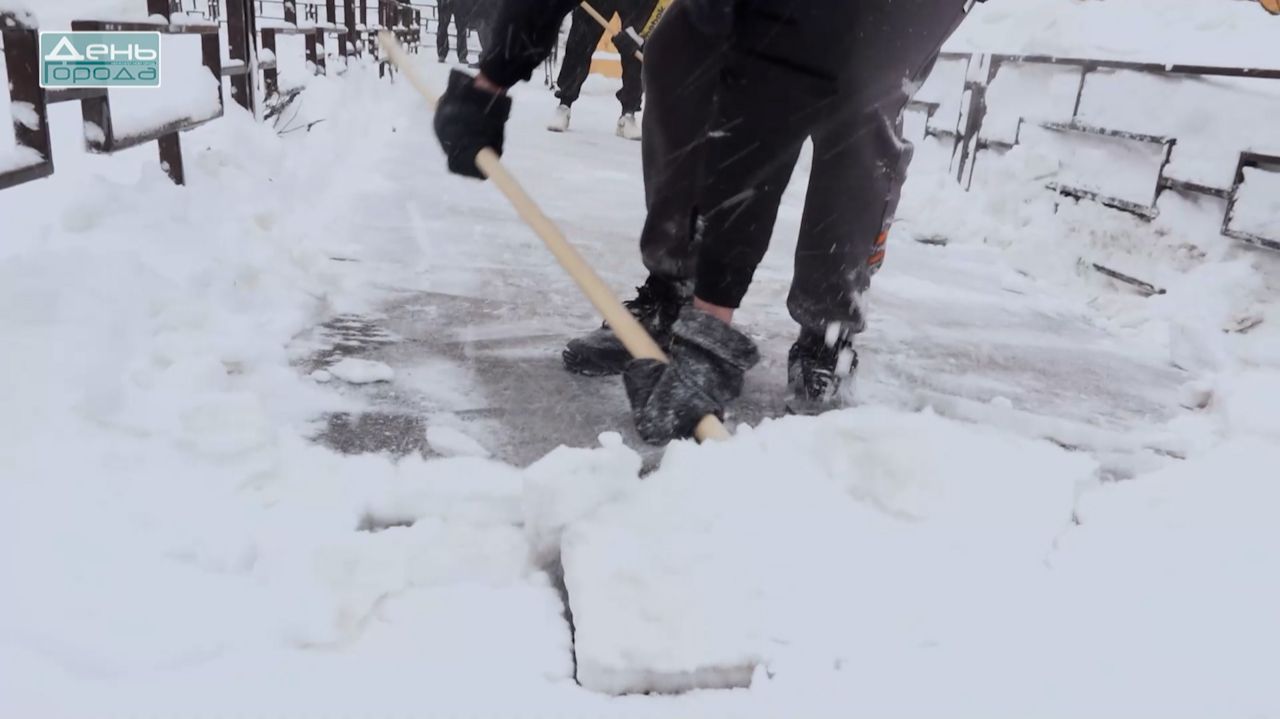 Нижегородцы присоединились к уборке снега смотреть онлайн