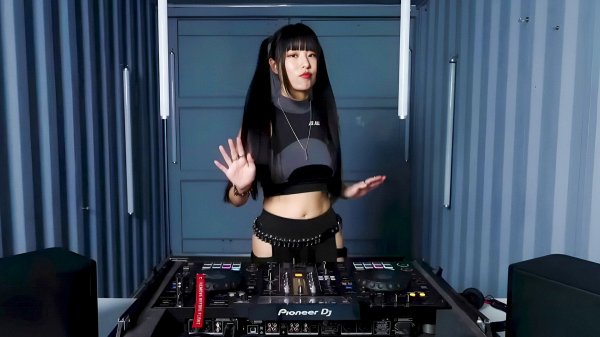 YOUNA - Peak Time Driving & Melodic Techno DJ Mix