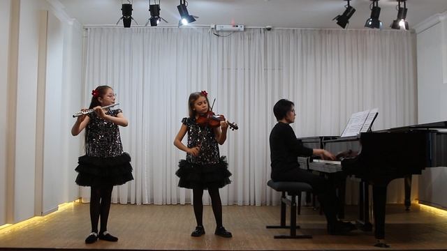 И.Шильцева - "Маленькие испанки". Флейта - Зуева Василиса, скрипка - Трофименко Дарина смотреть онлайн
