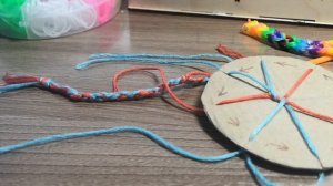 плитём браслеты из резинок
