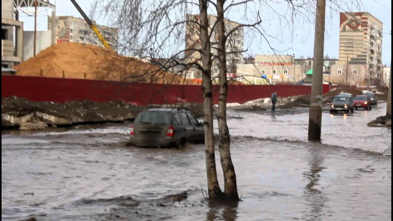 Потоп на ул.Молодежной(Ижевск 10.04.12)