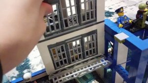 обзор на набор Лего Сити полицейский участок
