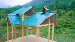 Одинокая девушка строит деревянный дом. Кровля из гофрированного железа. Серия 3. Хуан
