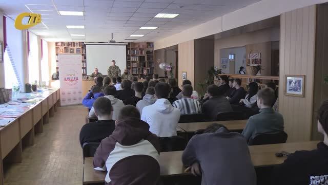 УРОК МУЖЕСТВА С УЧАСТИЕМ ВЕТЕРАНОВ БОЕВЫХ ДЕЙСТВИЙ ПРОШЕЛ В ЖГМК смотреть онлайн