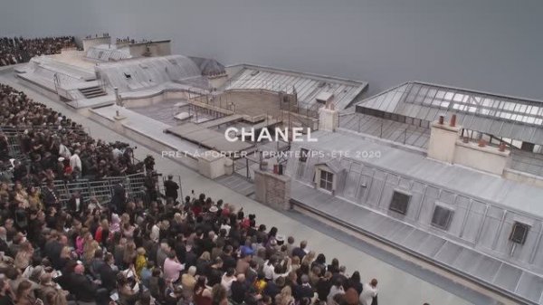 Показ женской коллекции Chanel весна-лето 2020