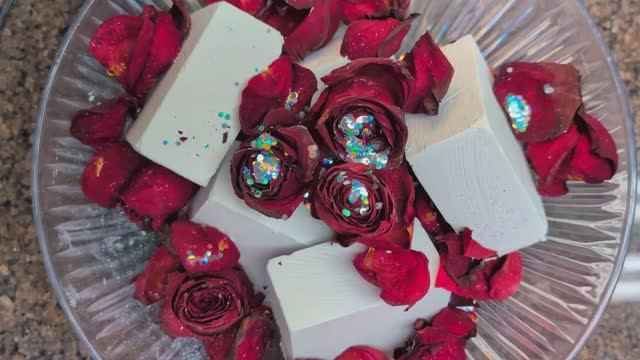 А Powdery Mess ❤️ АСМР Хруст красных роз и мела 💖 смотреть онлайн