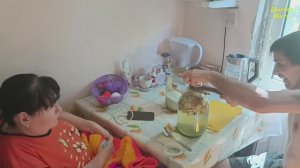 Вяжем детский плед крючком. Варим компот из яблок и груш