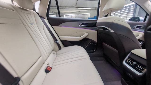 HONGQI H5 Deluxe+ смотреть онлайн