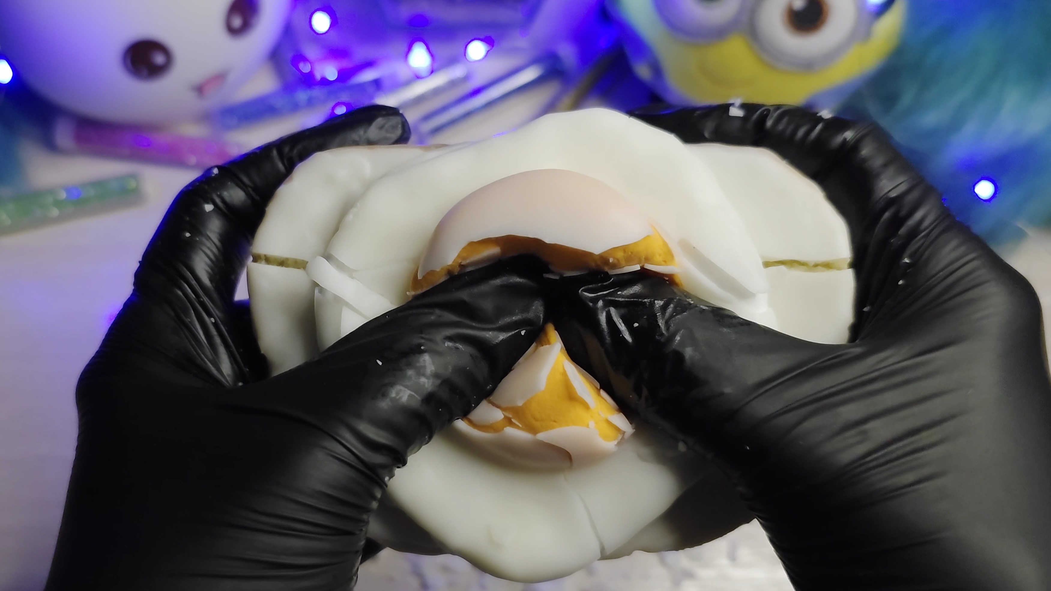 ASMR / Яйца покрыты хрустящим воском 😍 / The Eggs Are Covered With Incredibly Crunchy Wax