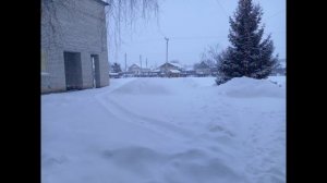 НА УЛИЦЕ СНЕЖНЫЕ ЗАНОСЫ