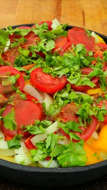 Томленая сливочная курочка с овощами.